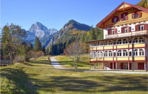 Beautiful apartment in Dobbiaco with Sauna